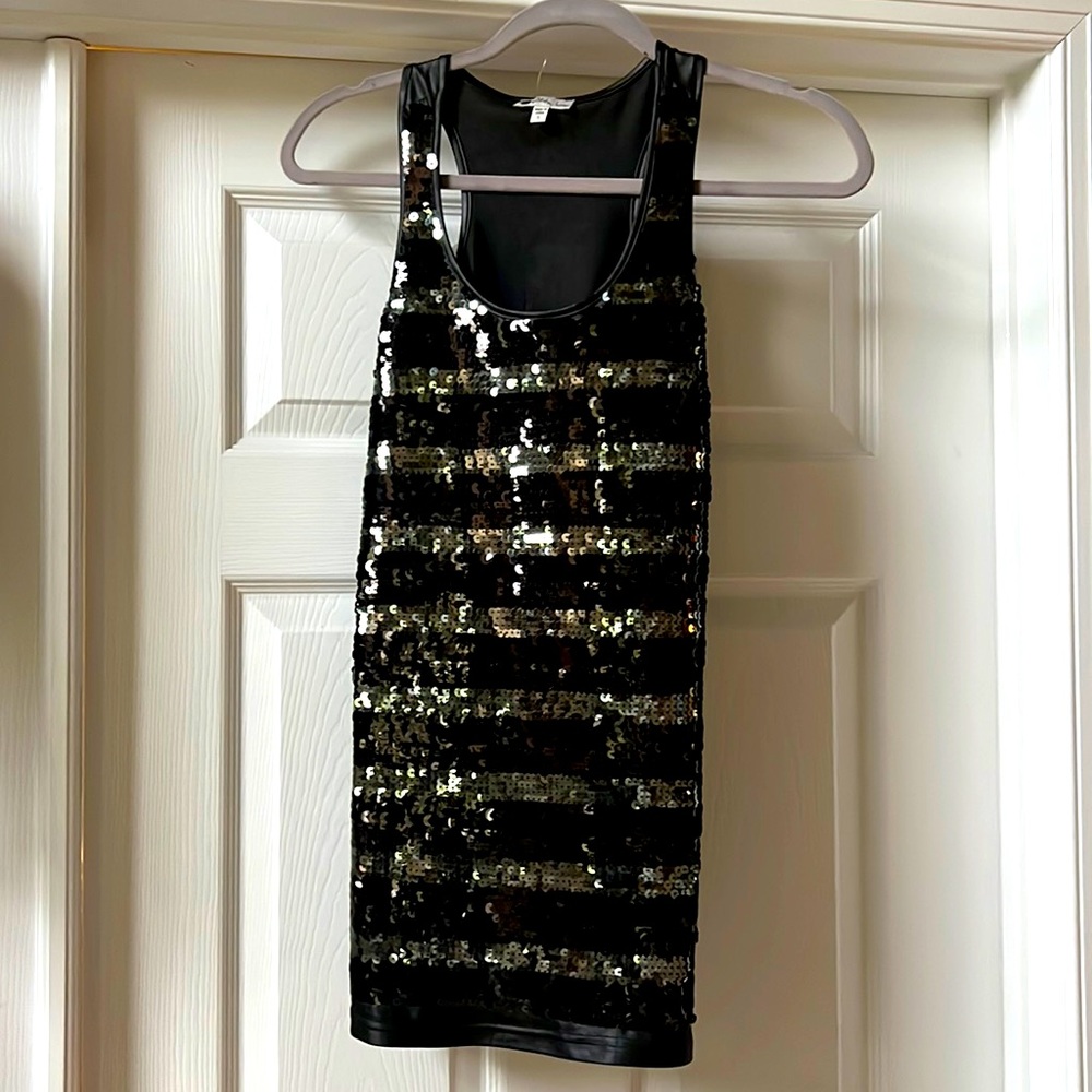 Holiday shimmer black sleeveless dress shirt